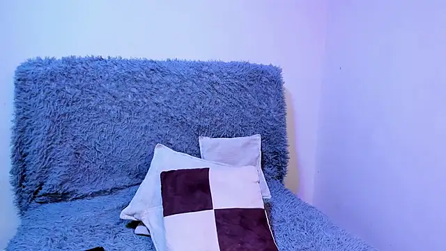 Snapshot of _viollette_ chatting on December 5, 12:41 am viollette online show from December 5, 12:41 am