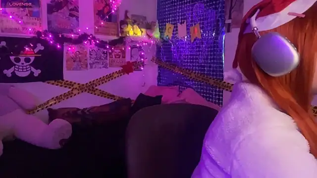 Snapshot of PixelKitty_ chatting on December 17, 10:49 pm PixelKitty online show from December 17, 10:49 pm