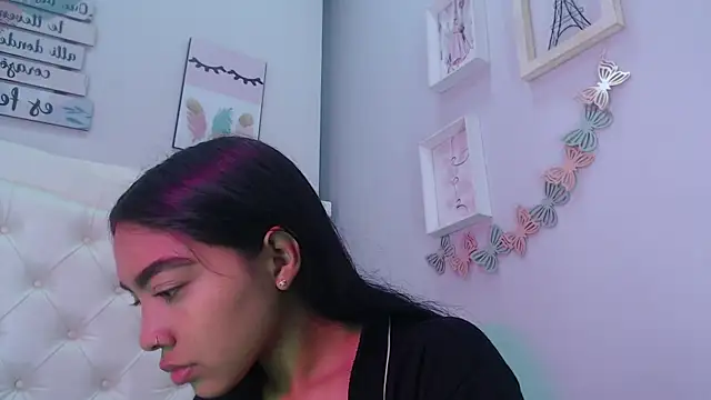 pocahontamoon online show from September 26, 1:26 pm