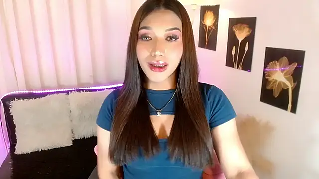 Snapshot of Ubanescka chatting on December 13, 7:53 pm Ubanescka online show from December 13, 7:53 pm