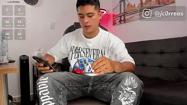 Snapshot of _Juanes chatting on October 25, 10:26 pm Juanes online show from October 25, 10:26 pm