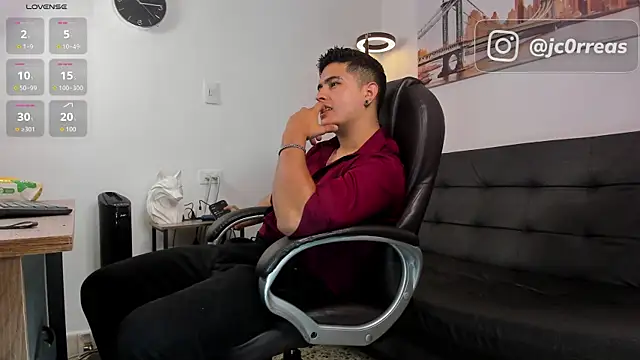 Snapshot of _Juanes chatting on October 26, 10:04 pm Juanes online show from October 26, 10:04 pm