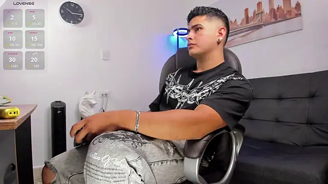 Snapshot of _Juanes chatting on October 27, 10:03 pm Juanes online show from October 27, 10:03 pm