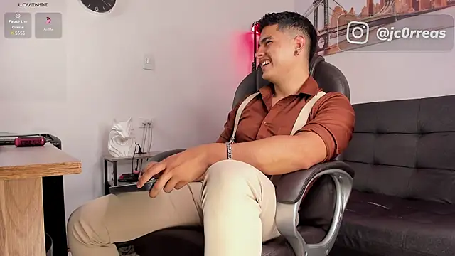 Snapshot of _Juanes chatting on November 11, 10:32 pm Juanes online show from November 11, 10:32 pm