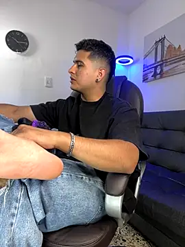 Snapshot of _Juanes chatting on November 21, 11:36 pm Juanes online show from November 21, 11:36 pm