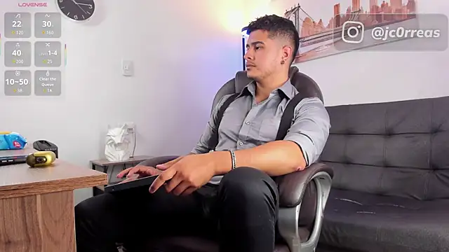 Snapshot of _Juanes chatting on December 15, 10:47 pm Juanes online show from December 15, 10:47 pm