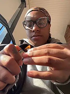 Tu GataLinda online show from November 8, 5:45 pm