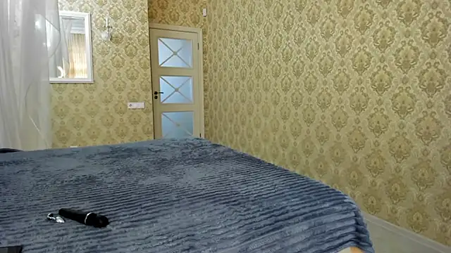 sofielovely  online show from October 2, 12:01 pm