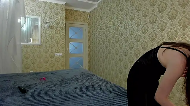 sofielovely  online show from October 5, 7:17 am