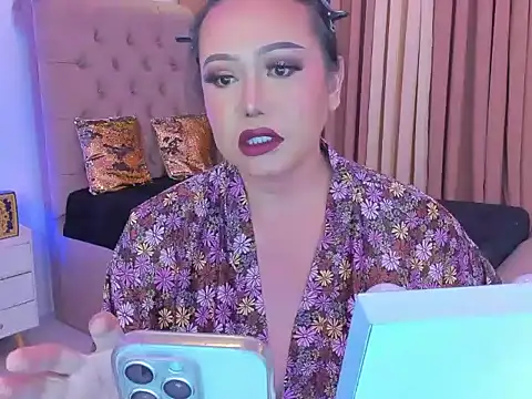 Snapshot of dianaCortney_21 chatting on October 17, 1:25 pm dianaCortney 21 online show from October 17, 1:25 pm