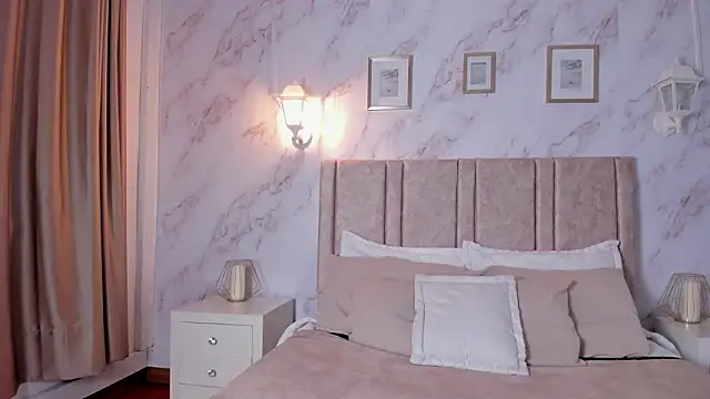 Snapshot of Paula_And chatting on February 27, 11:43 am Paula And online show from February 27, 11:43 am