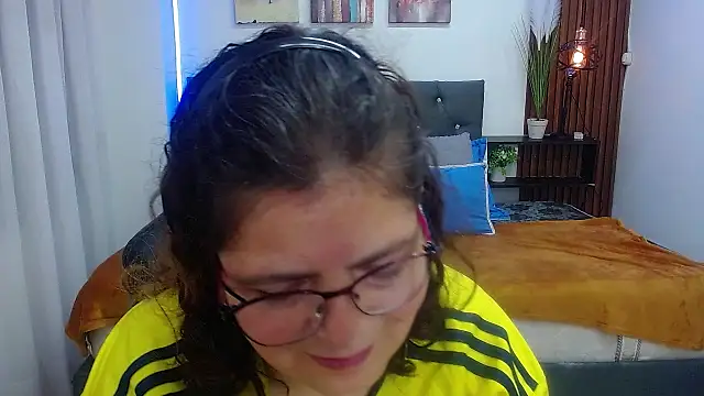 Snapshot of Linda_banks_ chatting on September 10, 1:38 am Linda banks online show from September 10, 1:38 am