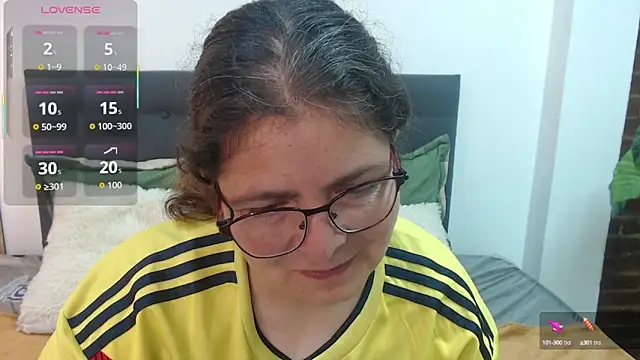 Snapshot of Linda_banks_ chatting on October 15, 1:17 am Linda banks online show from October 15, 1:17 am