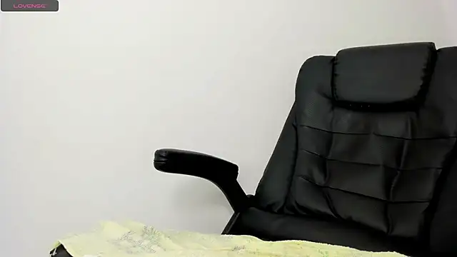 Snapshot of SweetCata_ts chatting on December 13, 10:48 pm SweetCata ts online show from December 13, 10:48 pm