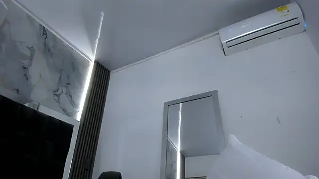 Snapshot of SweetCata_ts chatting on December 15, 1:15 pm SweetCata ts online show from December 15, 1:15 pm