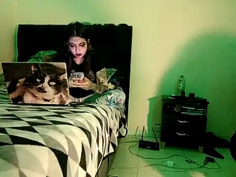 saenzjulieta1 online show from October 29, 12:57 am