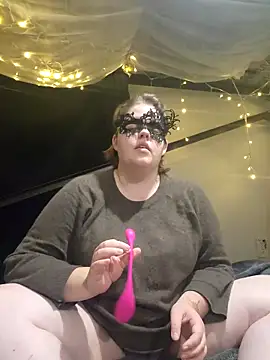 Snapshot of VeiledMuse chatting on November 23, 2:11 am VeiledMuse online show from November 23, 2:11 am