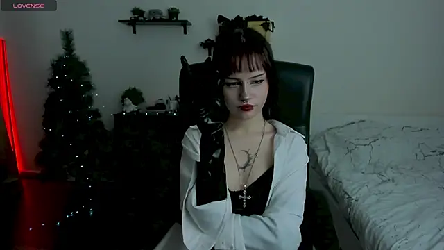 LiyaLuna online show from January 15, 4:00 pm