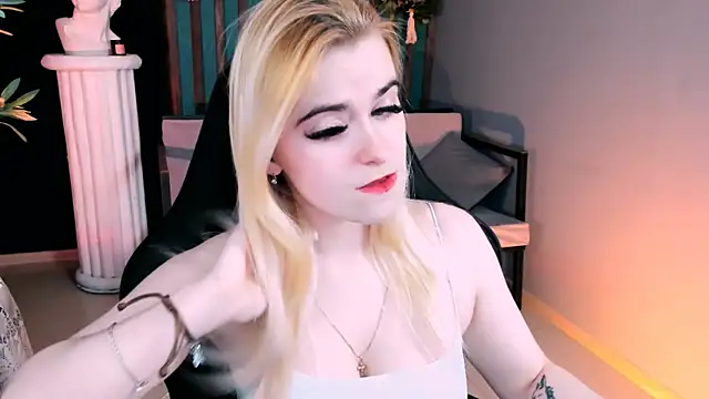 Stef Nicks online show from April 4, 9:07 am