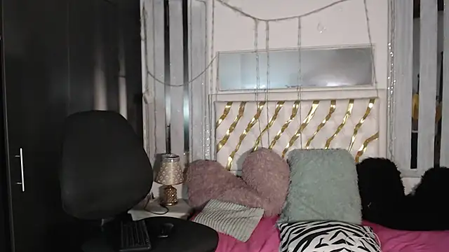 Snapshot of julieta_sweet_ chatting on October 3, 3:47 am julieta sweet online show from October 3, 3:47 am