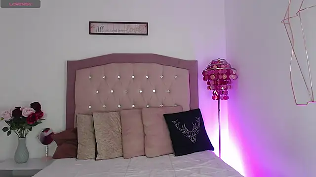 AmelieAndAce online show from October 6, 12:35 pm