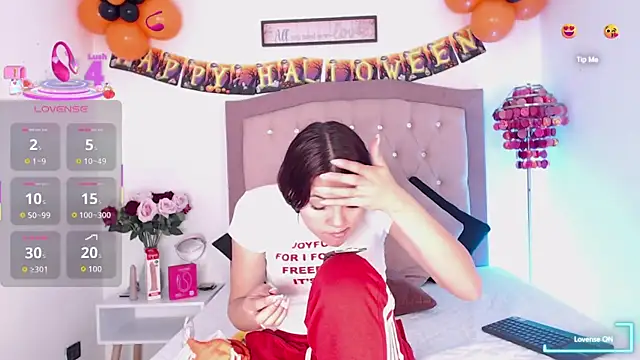 AmelieAndAce online show from October 8, 12:58 pm