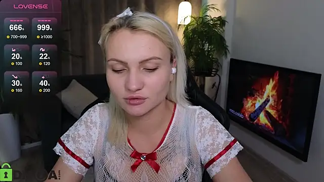 Snapshot of Cameronlovely_ chatting on October 23, 9:41 am Cameronlovely online show from October 23, 9:41 am