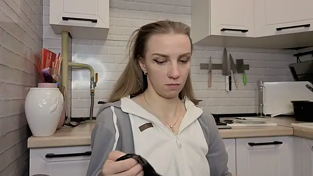 Edena  online show from April 10, 7:51 pm