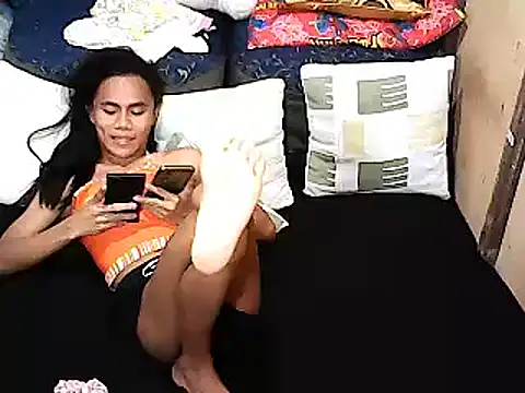 Snapshot of xxhottinybabe chatting on November 9, 10:57 am xxhottinybabe online show from November 9, 10:57 am