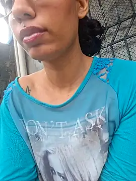 Snapshot of RavenShyfit chatting on October 21, 7:03 pm RavenShyfit online show from October 21, 7:03 pm