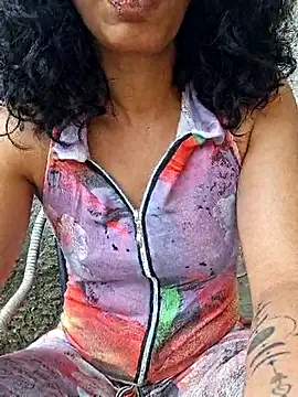 Snapshot of RavenShyfit chatting on December 2, 8:04 pm RavenShyfit online show from December 2, 8:04 pm