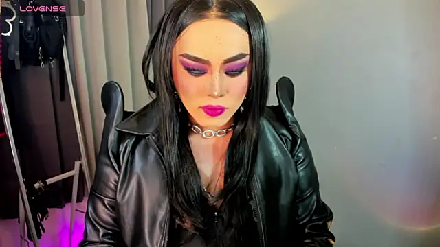 Snapshot of MagnaCumLoader17 chatting on September 18, 10:12 pm MagnaCumLoader17 online show from September 18, 10:12 pm