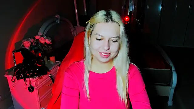 Snapshot of ChloeRicc chatting on October 29, 4:26 am ChloeRicc online show from October 29, 4:26 am