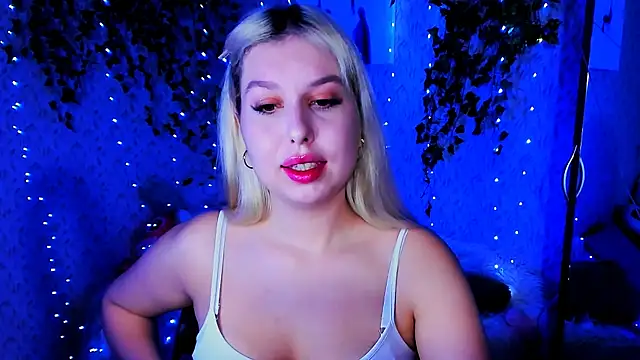 Snapshot of ChloeRicc chatting on November 14, 3:00 pm ChloeRicc online show from November 14, 3:00 pm