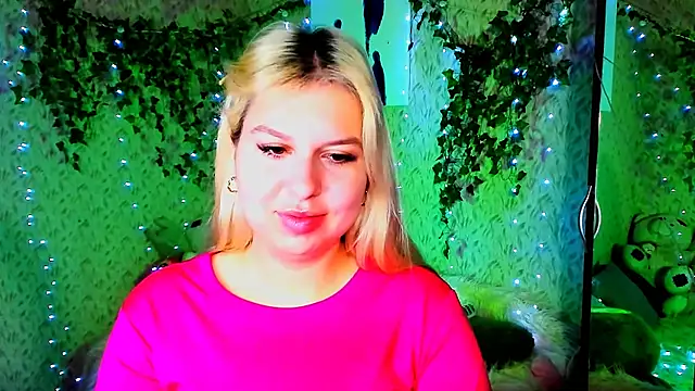 Snapshot of ChloeRicc chatting on November 15, 2:02 pm ChloeRicc online show from November 15, 2:02 pm