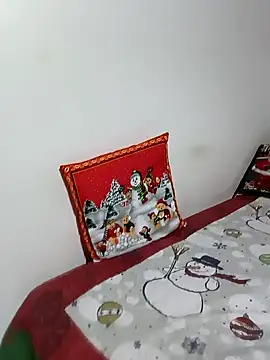 Snapshot of Bryony_Sullyvan chatting on December 3, 8:51 pm Bryony Sullyvan online show from December 3, 8:51 pm