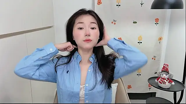 Snapshot of Rosalind_xixi chatting on May 18, 4:07 am Rosalind xixi online show from May 18, 4:07 am