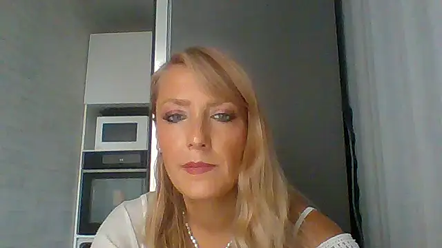 Snapshot of Vexxaa chatting on October 18, 1:01 pm Vexxaa online show from October 18, 1:01 pm