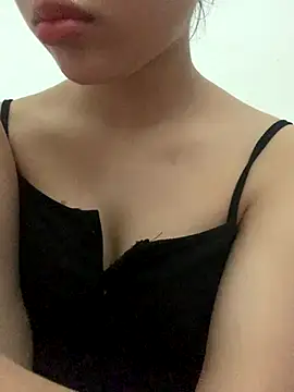 Nguyenha11 online show from September 28, 8:42 am