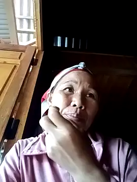 Snapshot of TinTin321 chatting on September 30, 12:37 am TinTin321 online show from September 30, 12:37 am