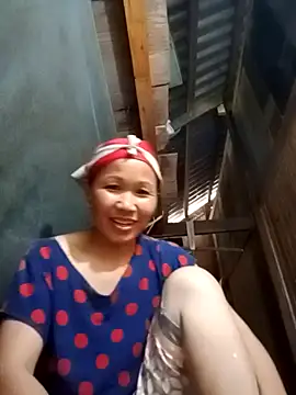 Snapshot of TinTin321 chatting on October 1, 5:35 am TinTin321 online show from October 1, 5:35 am