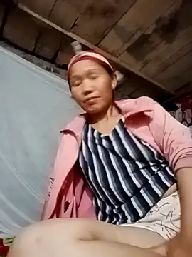 Snapshot of TinTin321 chatting on October 7, 11:40 am TinTin321 online show from October 7, 11:40 am