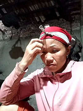 Snapshot of TinTin321 chatting on October 22, 12:33 am TinTin321 online show from October 22, 12:33 am