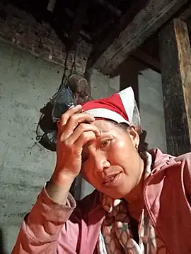 Snapshot of TinTin321 chatting on October 25, 12:45 pm TinTin321 online show from October 25, 12:45 pm