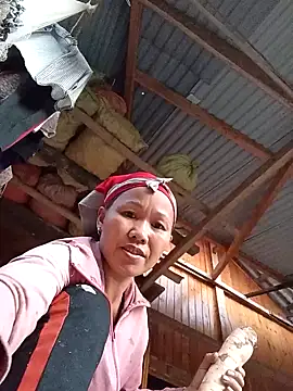 Snapshot of TinTin321 chatting on October 28, 10:30 am TinTin321 online show from October 28, 10:30 am