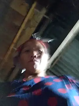 Snapshot of TinTin321 chatting on October 31, 12:39 pm TinTin321 online show from October 31, 12:39 pm