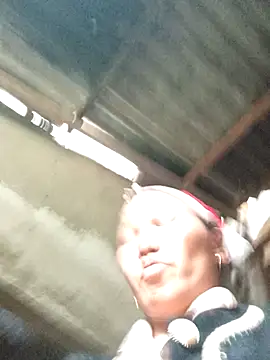 Snapshot of TinTin321 chatting on November 8, 5:51 am TinTin321 online show from November 8, 5:51 am