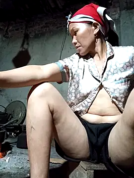 Snapshot of TinTin321 chatting on November 8, 10:52 pm TinTin321 online show from November 8, 10:52 pm