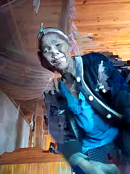 Snapshot of TinTin321 chatting on November 17, 2:28 am TinTin321 online show from November 17, 2:28 am