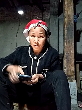 Snapshot of TinTin321 chatting on November 19, 12:32 am TinTin321 online show from November 19, 12:32 am